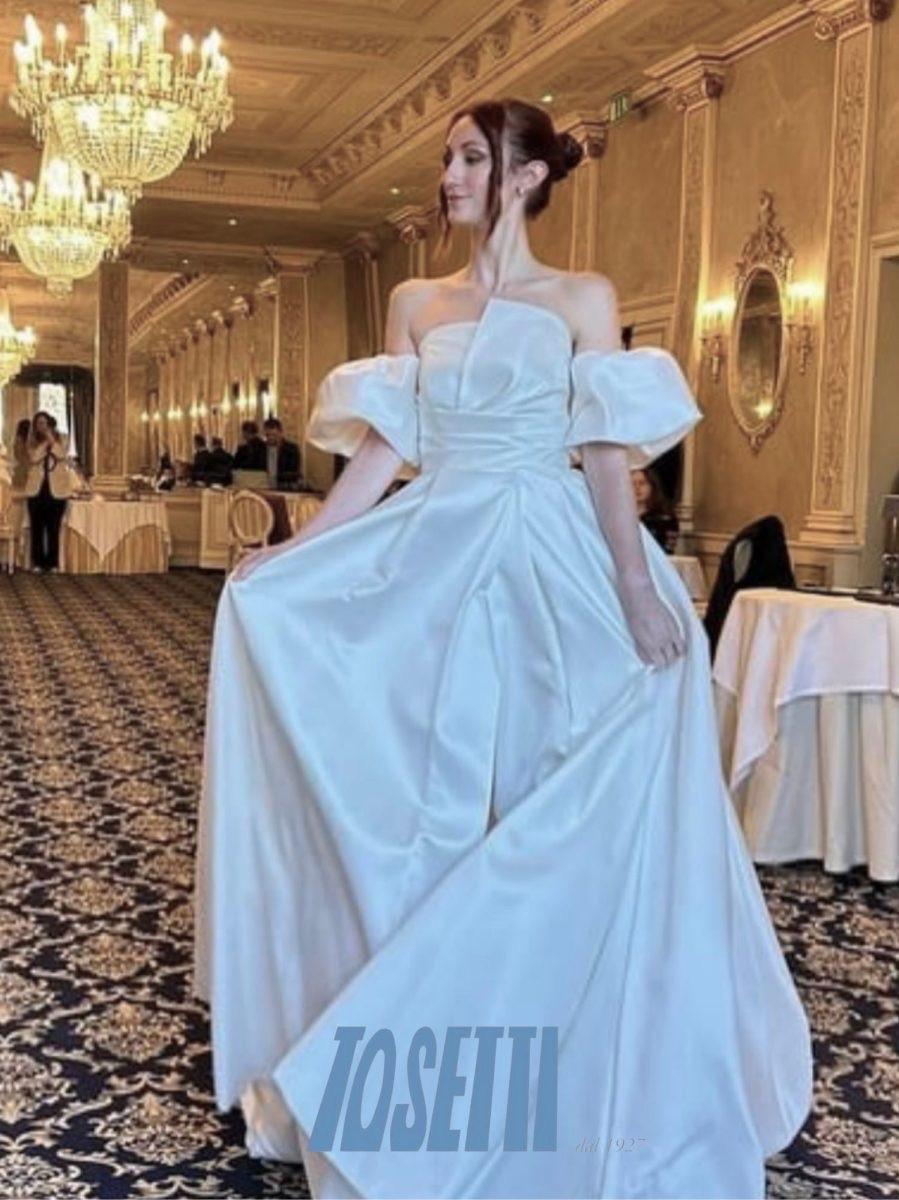 Abito realizzato in esclusiva su misura contattaci per informazioni e prezzi in atelier