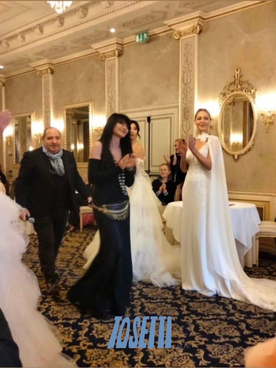 Abito realizzato in esclusiva su misura contattaci per informazioni e prezzi in atelier