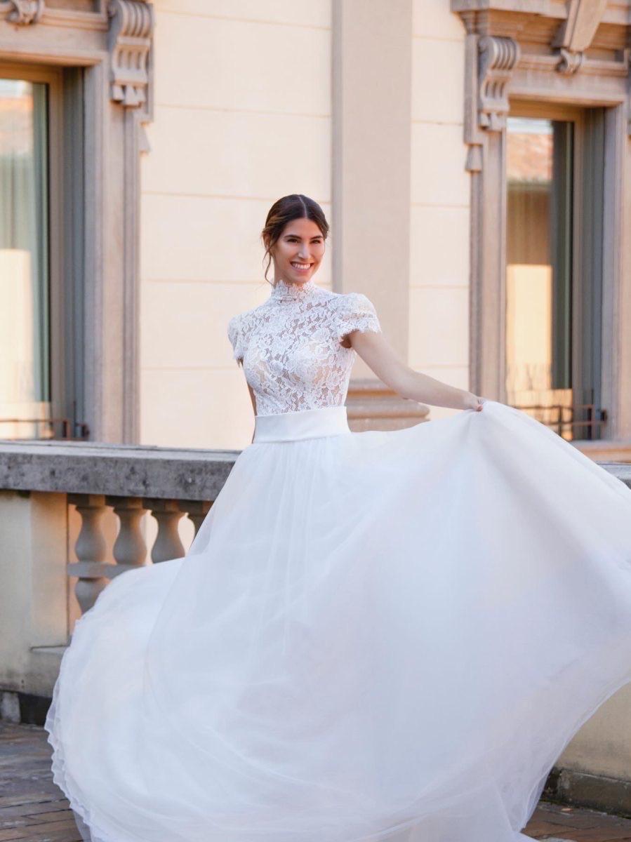 Abito realizzato in esclusiva su misura contattaci per informazioni e prezzi in atelier