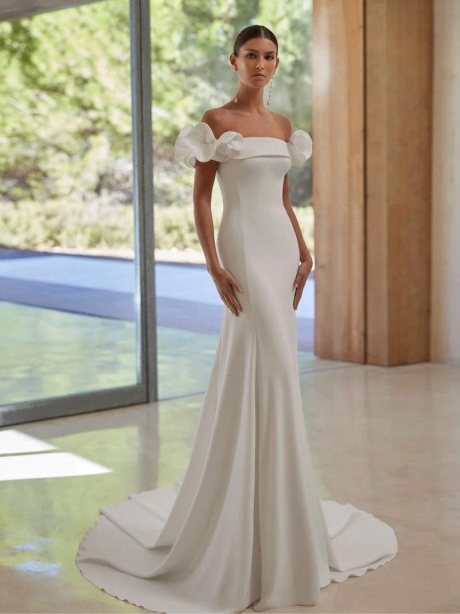 Abito realizzato in esclusiva su misura contattaci per informazioni e prezzi in atelier