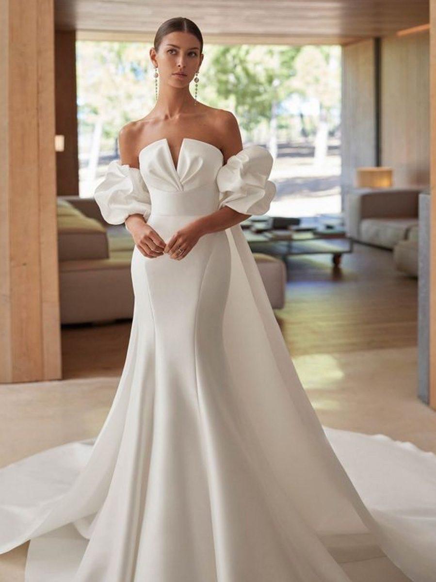 Abito realizzato in esclusiva su misura contattaci per informazioni e prezzi in atelier