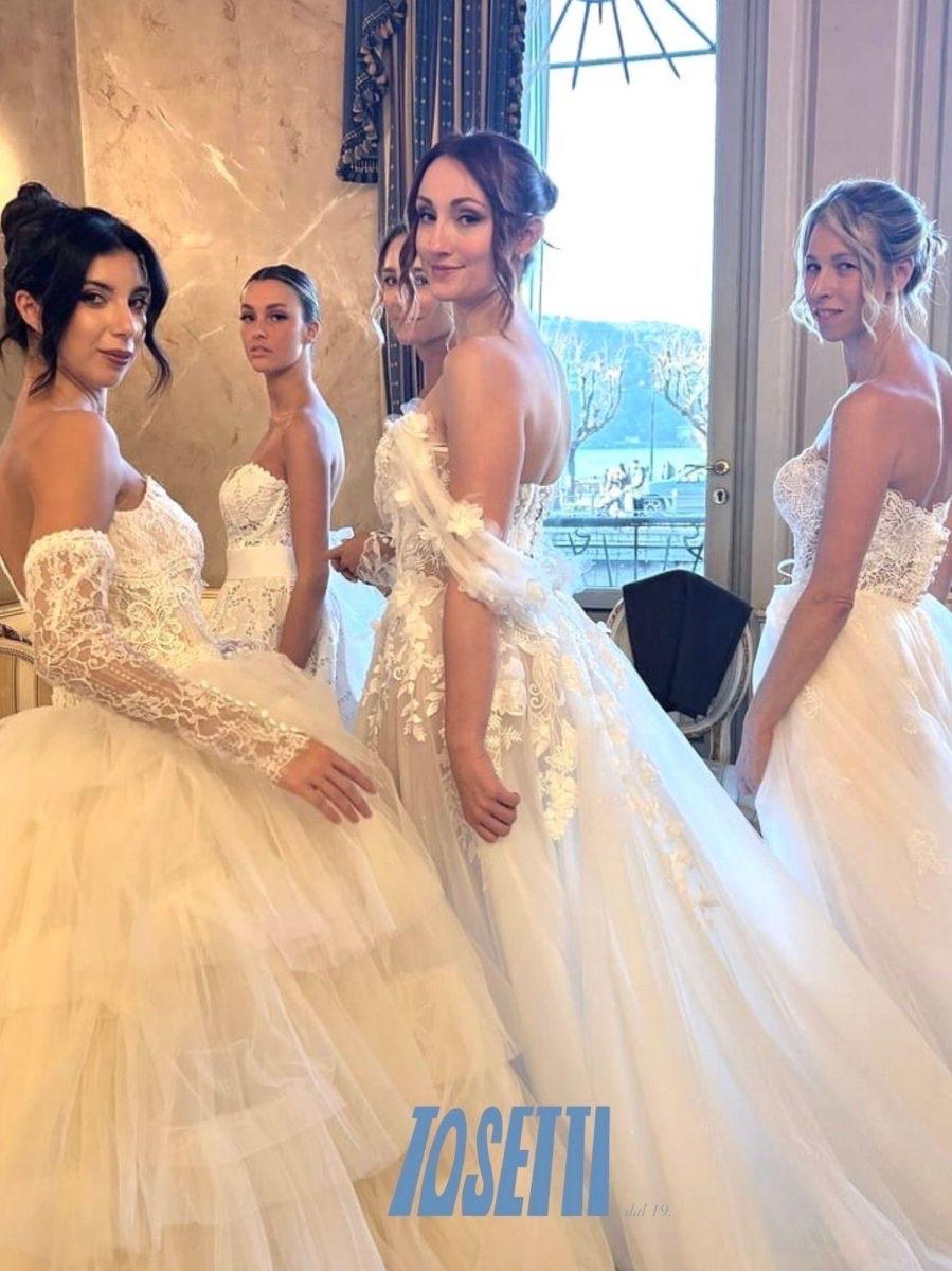 Abito realizzato in esclusiva su misura contattaci per informazioni e prezzi in atelier