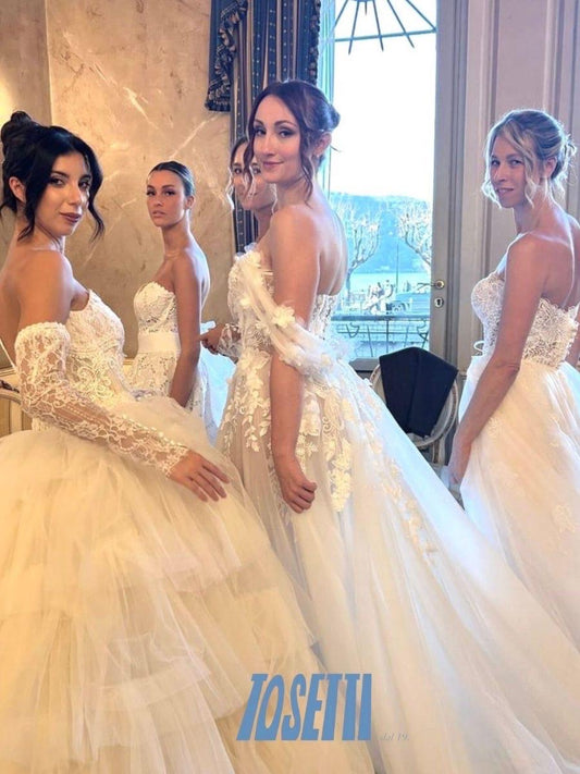 Abito realizzato in esclusiva su misura contattaci per informazioni e prezzi in atelier