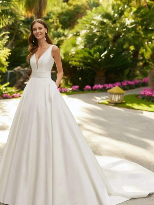 Abito realizzato in esclusiva su misura contattaci per informazioni e prezzi in atelier