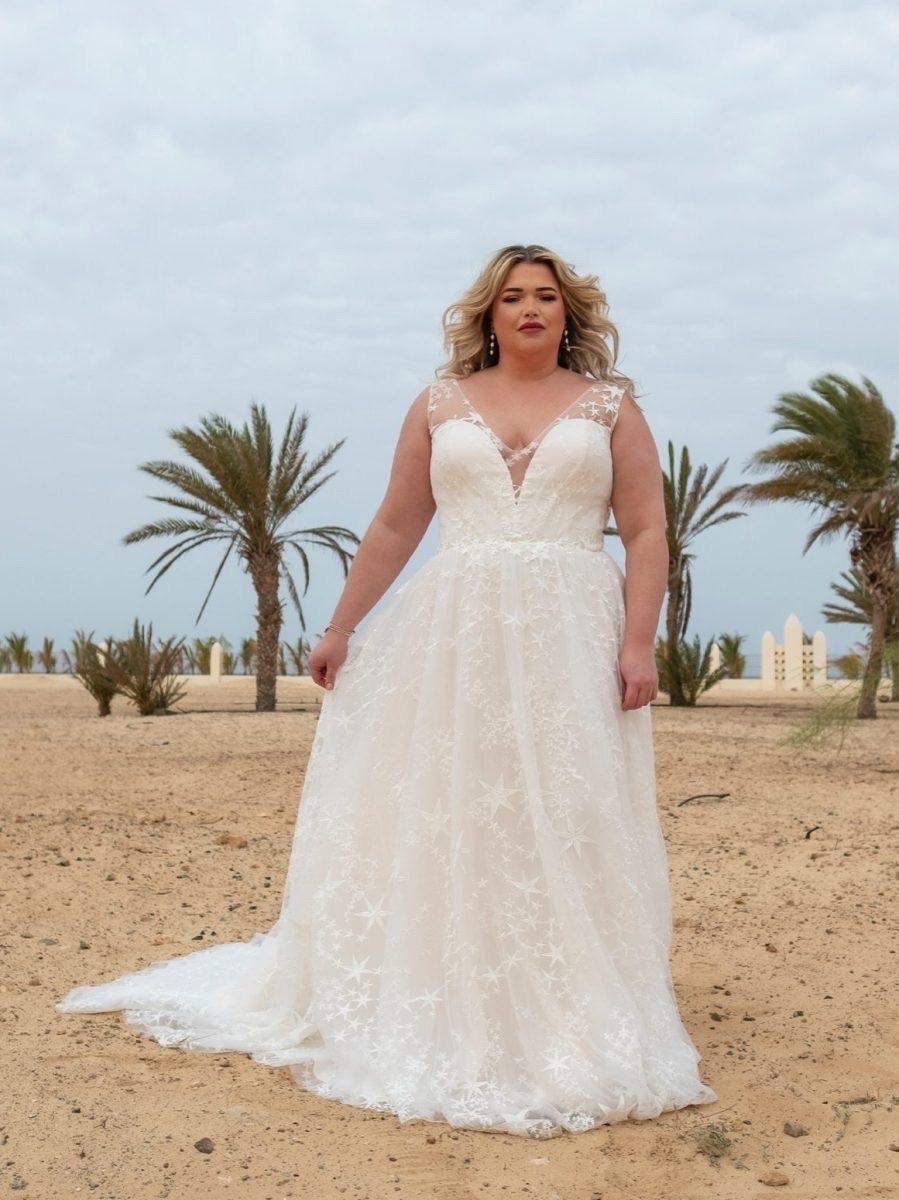 Abito realizzato in esclusiva su misura contattaci per informazioni e prezzi in atelier