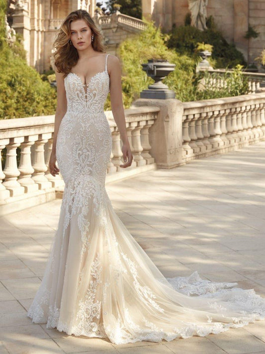 Abito realizzato in esclusiva su misura contattaci per informazioni e prezzi in atelier