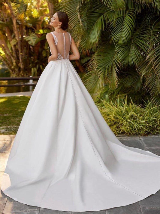 Abito realizzato in esclusiva su misura contattaci per informazioni e prezzi in atelier