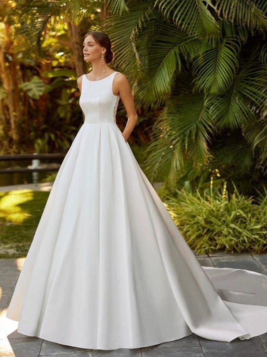 Abito realizzato in esclusiva su misura contattaci per informazioni e prezzi in atelier