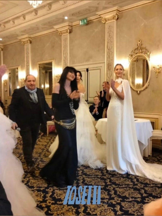 Abito realizzato in esclusiva su misura contattaci per informazioni e prezzi in atelier