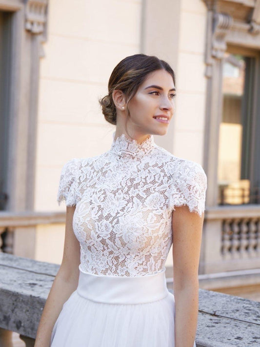 Abito realizzato in esclusiva su misura contattaci per informazioni e prezzi in atelier