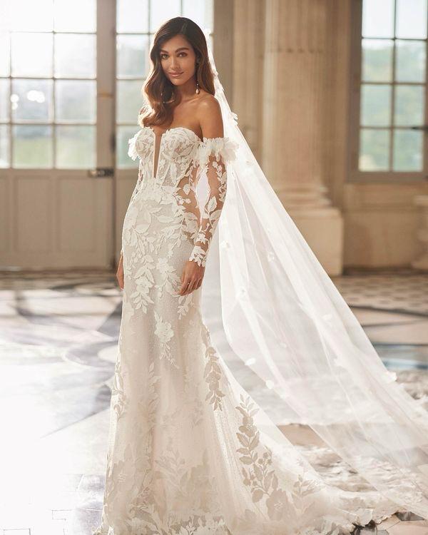 Abito realizzato in esclusiva su misura contattaci per informazioni e prezzi in atelier