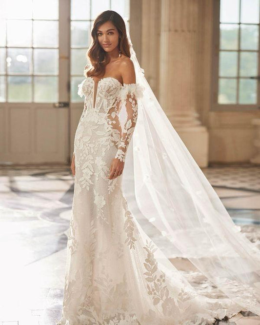 Abito realizzato in esclusiva su misura contattaci per informazioni e prezzi in atelier