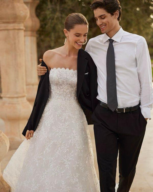 Abito realizzato in esclusiva su misura contattaci per informazioni e prezzi in atelier