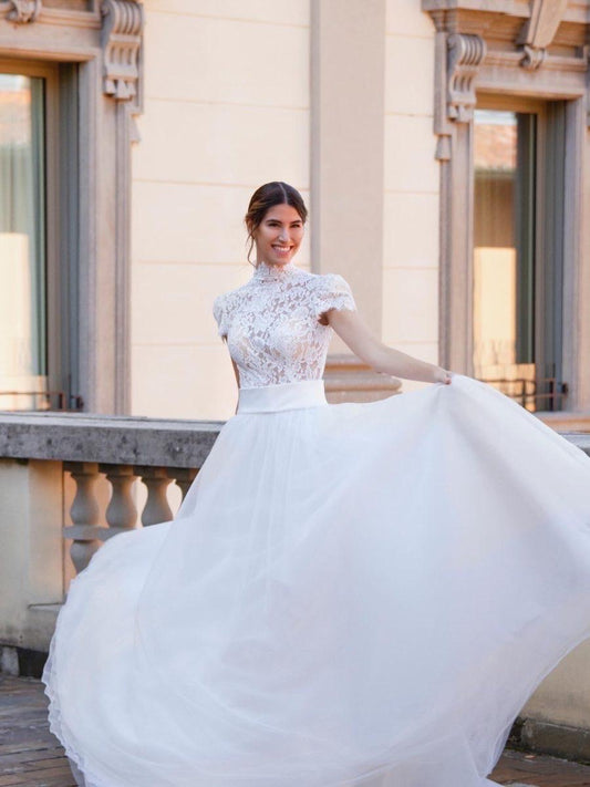 Abito realizzato in esclusiva su misura contattaci per informazioni e prezzi in atelier