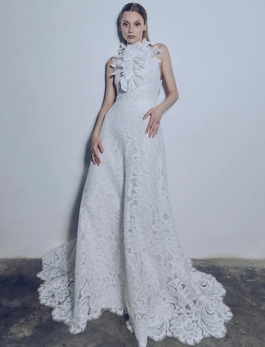 Abito realizzato in esclusiva su misura contattaci per informazioni e prezzi in atelier