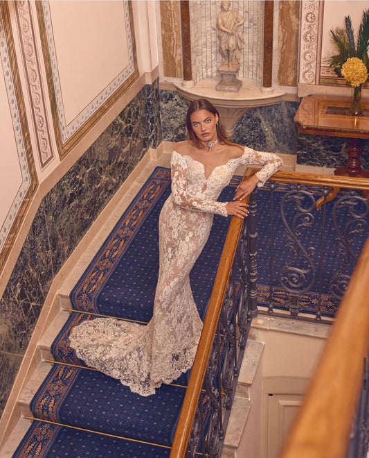 Abito realizzato in esclusiva su misura contattaci per informazioni e prezzi in atelier