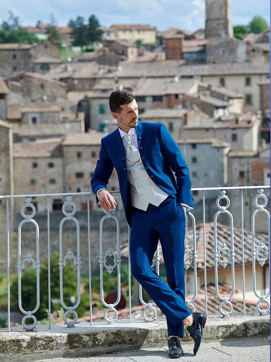 Abito da Sposo realizzato in esclusiva  contattaci per informazioni e prezzi in atelier