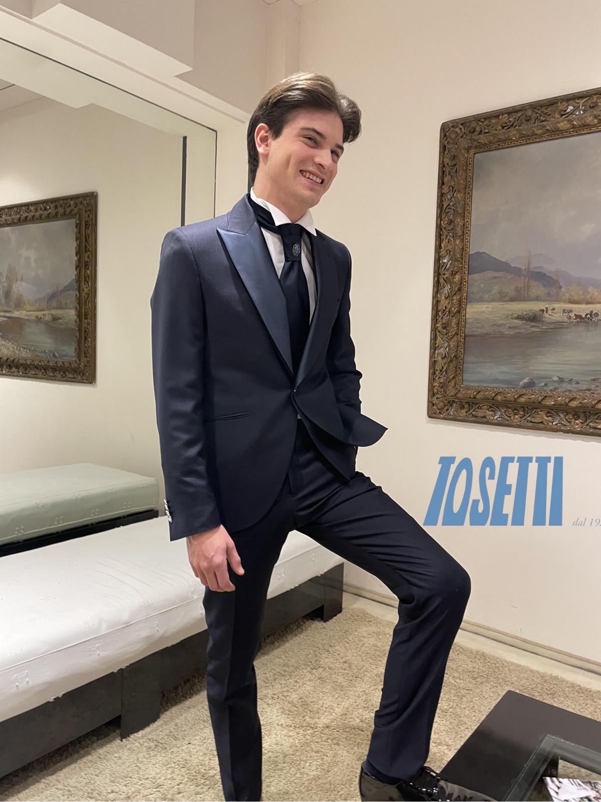 Abito da Sposo realizzato in esclusiva  contattaci per informazioni e prezzi in atelier