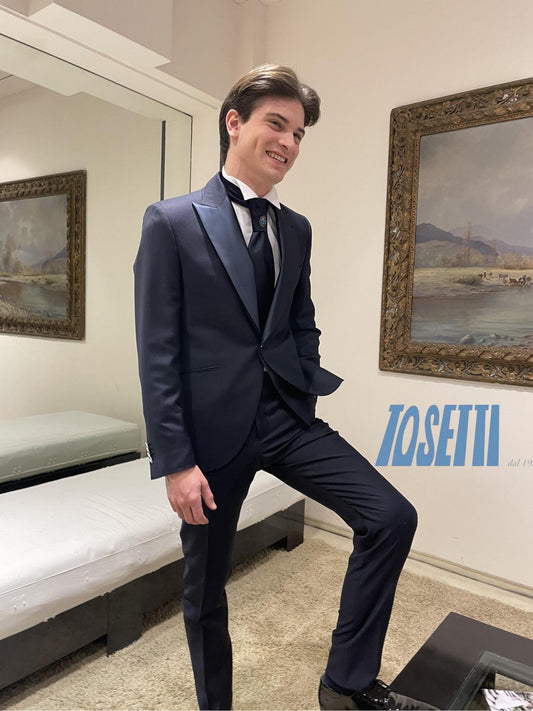 Abito da Sposo realizzato in esclusiva  contattaci per informazioni e prezzi in atelier